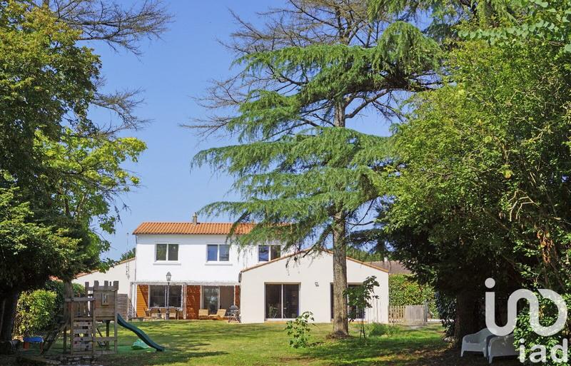 Maison - 251 m² - 9 pièces