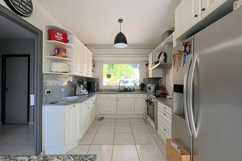 Maison - 215 m² - 9 pièces