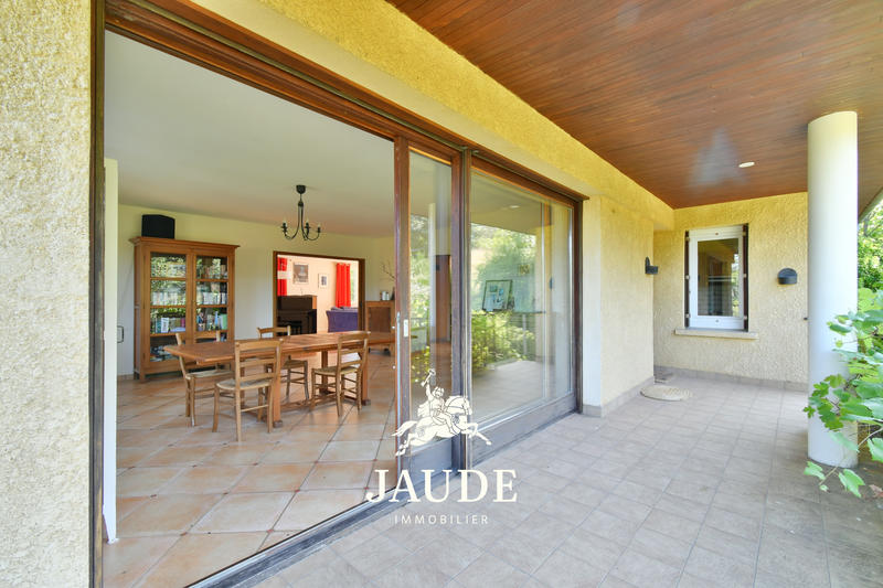 Maison - 221 m² - 10 pièces