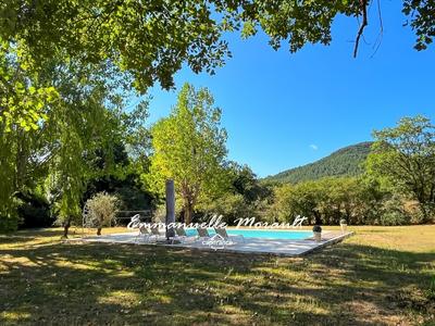 Maison - 184 m² - 7 pièces