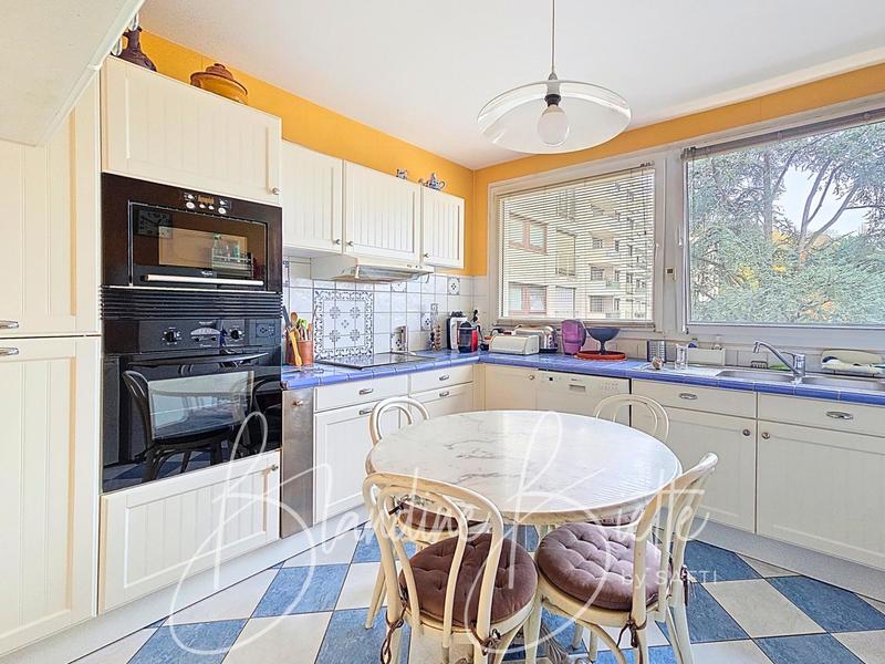 Appartement - 98 m² - 5 pièces