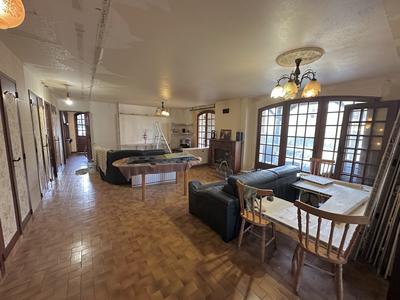 Maison - 263 m² - 7 pièces