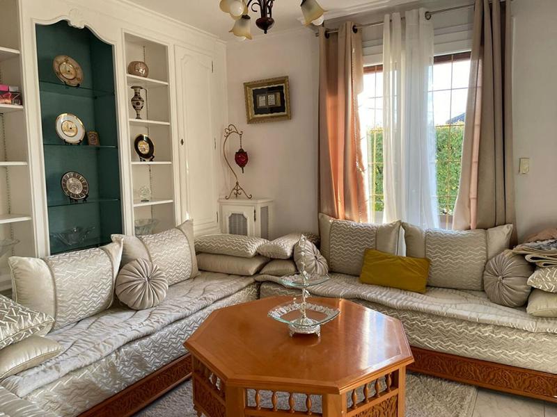 Maison - 255 m² - 9 pièces