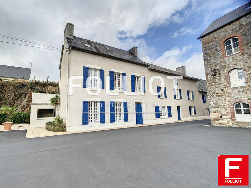 Maison - 250 m² - 8 pièces