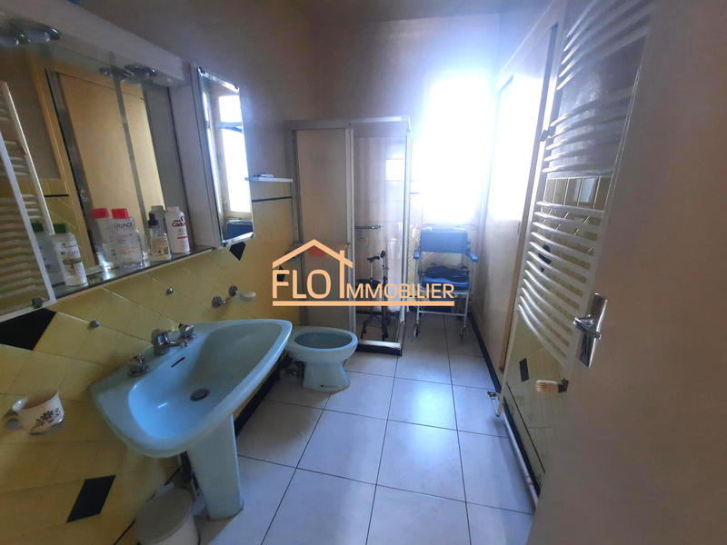 Maison - 180 m² - 8 pièces