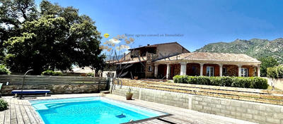 Villa - 315 m² - 15 pièces