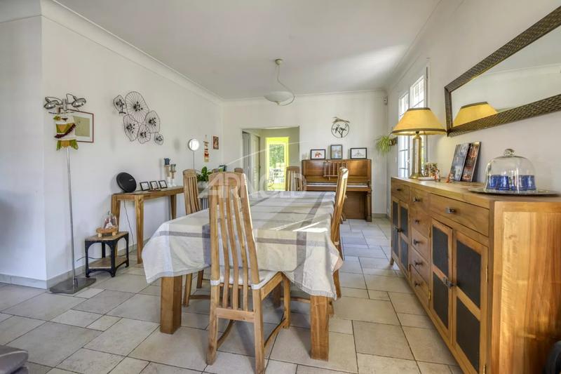 Maison - 227 m² - 6 pièces