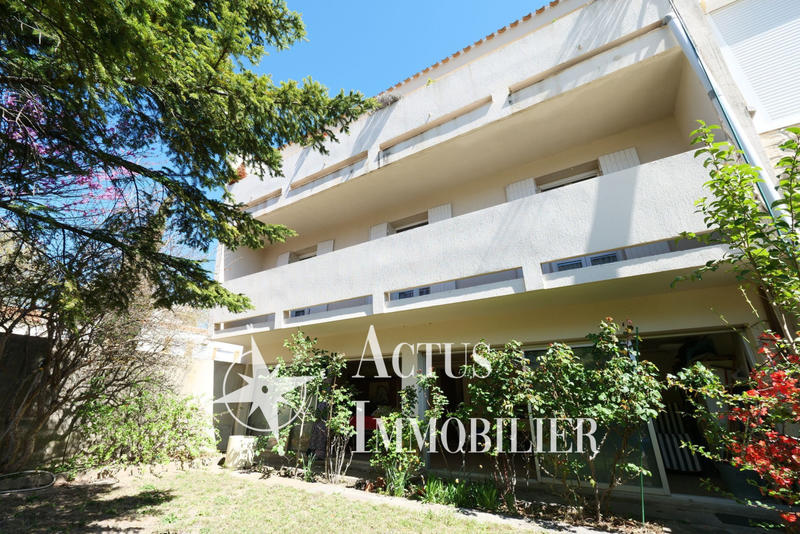 Maison - 242 m² - 8 pièces