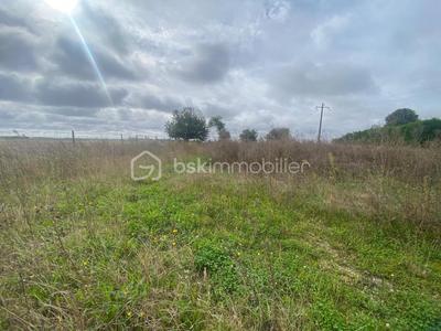 Terrain constructible - 738 m²