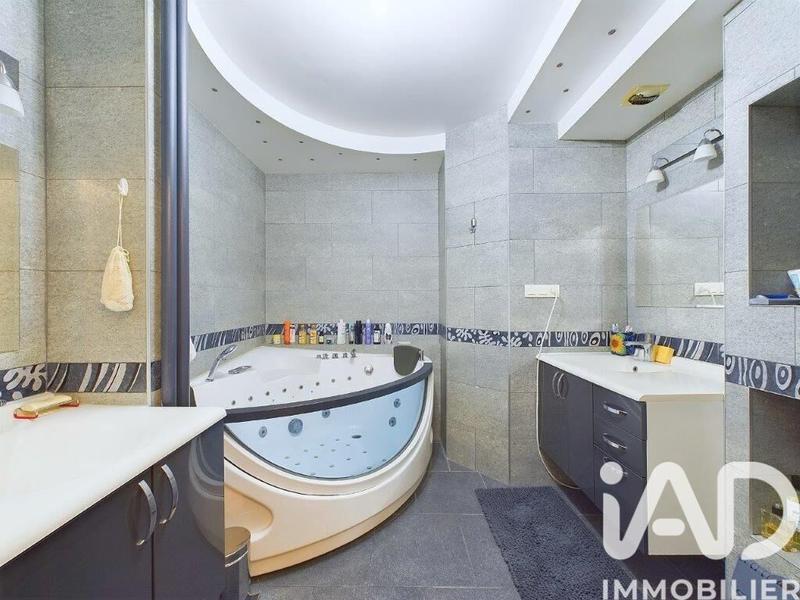 Appartement - 97 m² - 5 pièces