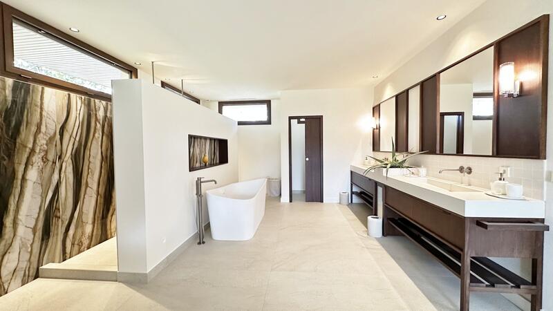 Propriété - 799 m² - 10 pièces