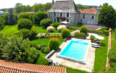 Maison - 230 m² - 7 pièces