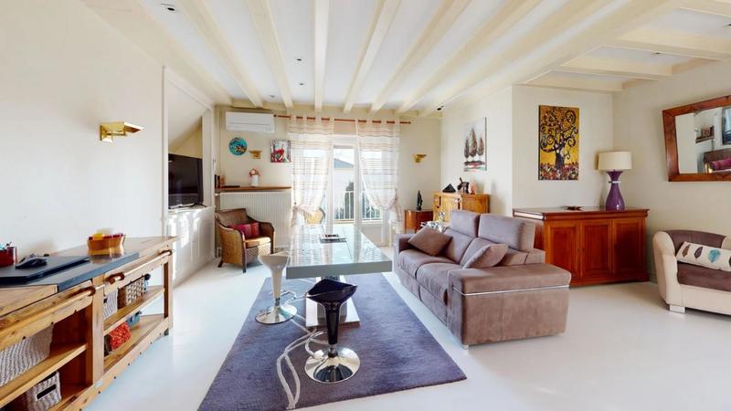 Maison - 210 m² - 7 pièces