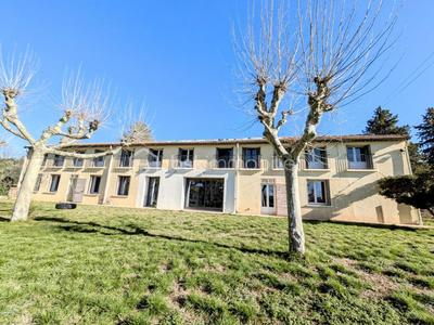 Appartement - 760 m² - 24 pièces