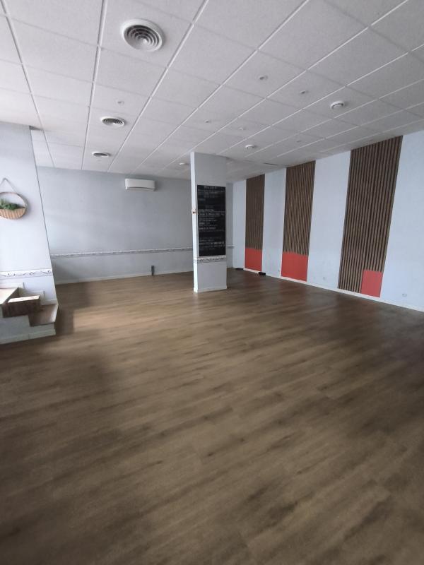 Local commercial - 136 m²