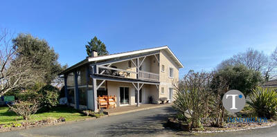 Maison traditionnelle - 140 m² - 6 pièces