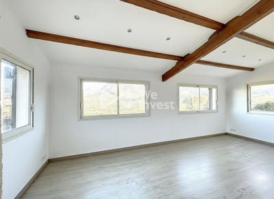 Maison traditionnelle - 230 m² - 9 pièces