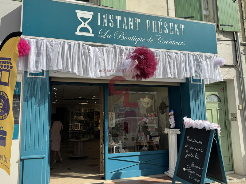 Magasins - 70 m² - 2 pièces