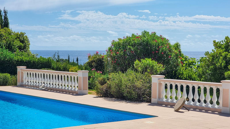 Maison traditionnelle - 230 m² - 5 pièces