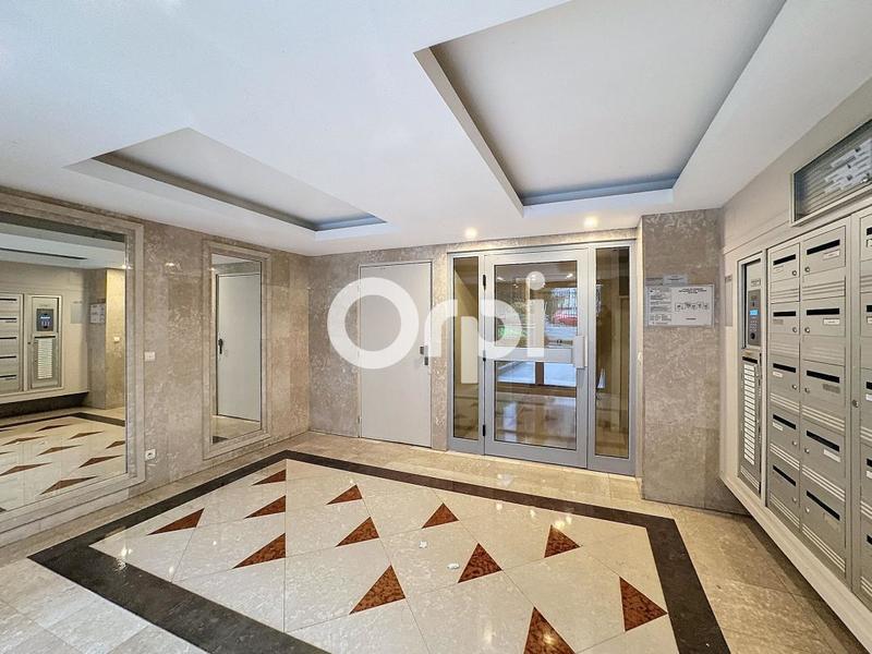 Appartement - 99 m² - 5 pièces