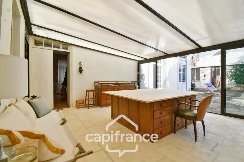 Maison - 325 m² - 12 pièces