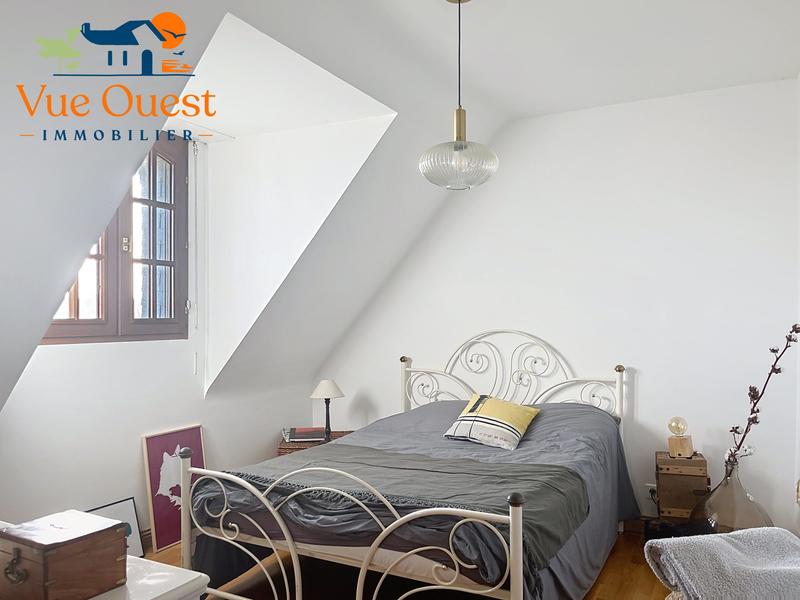 Maison traditionnelle - 147 m² - 8 pièces