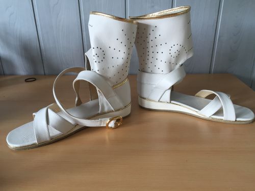 Les Pieds Dans l'Eau