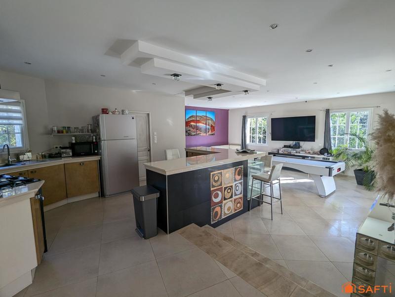 Maison - 327 m² - 7 pièces