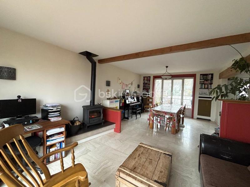 Maison - 185 m² - 10 pièces