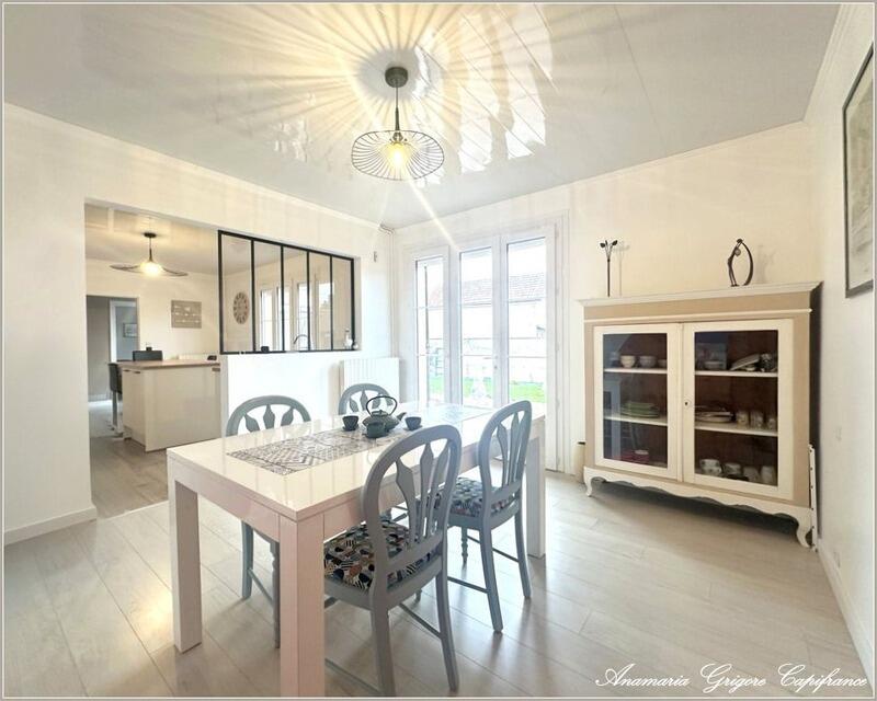 Maison - 220 m² - 10 pièces