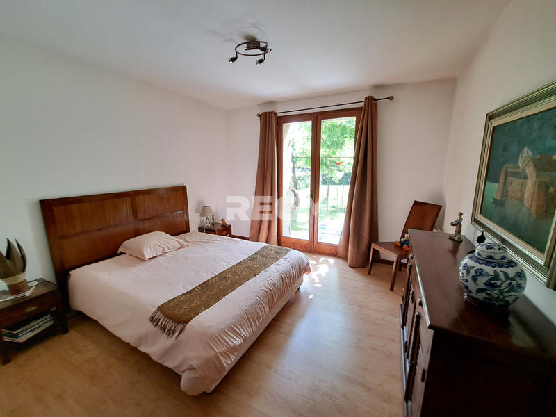 Maison - 264 m² - 9 pièces