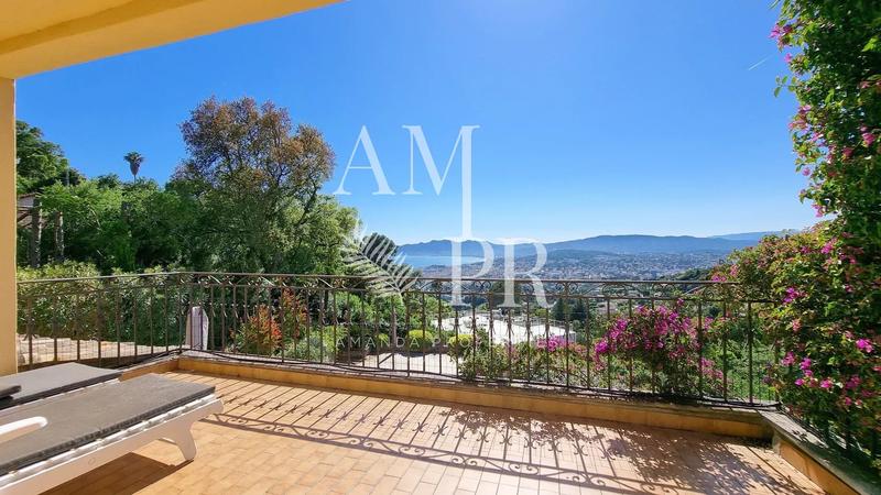 Maison - 273 m² - 7 pièces