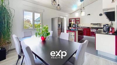 Villa - 219 m² - 9 pièces