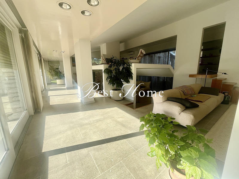 Propriété - 380 m² - 7 pièces