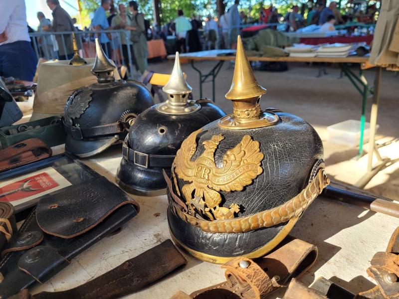 Salon d'antiquités militaires