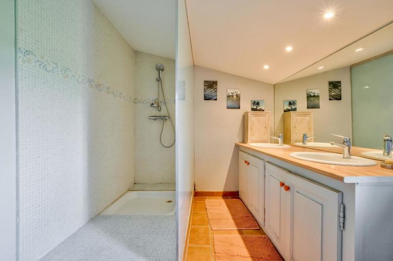 Mas - 230 m² - 6 pièces