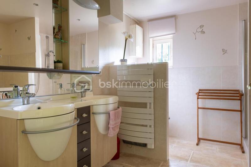 Maison en pierre - 250 m² - 9 pièces