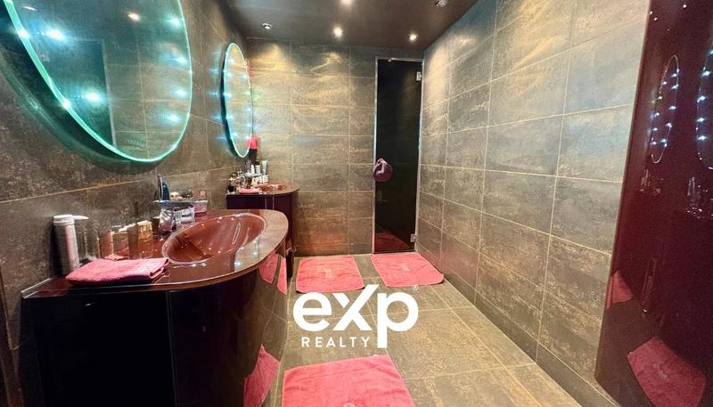 Propriété - 230 m² - 7 pièces