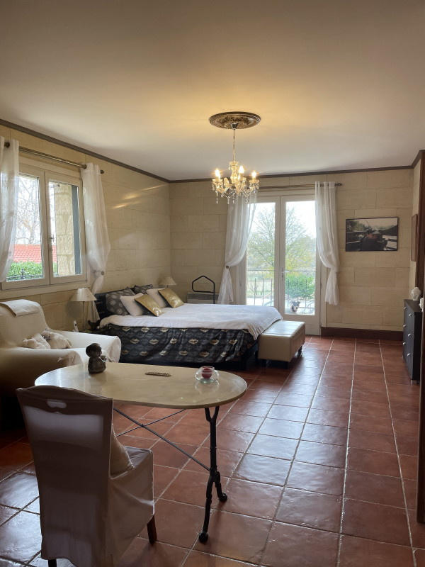 Propriété - 260 m² - 7 pièces