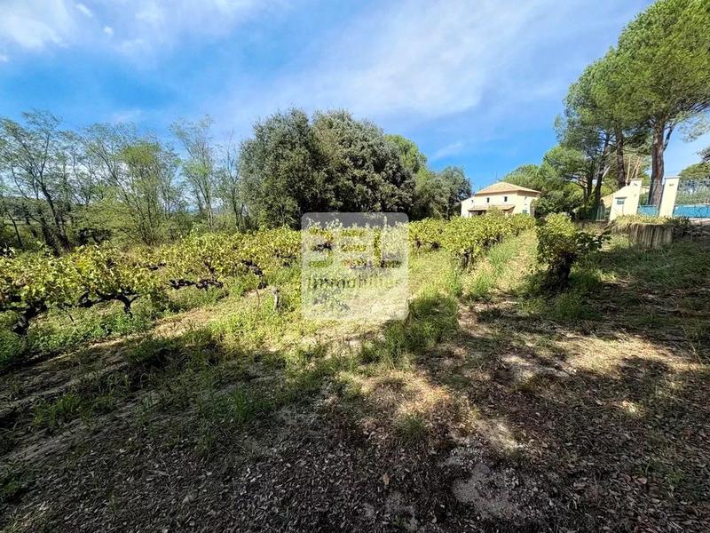 Terrain constructible - 1 057 m²
