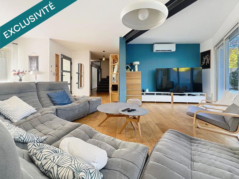 Maison - 241 m² - 10 pièces