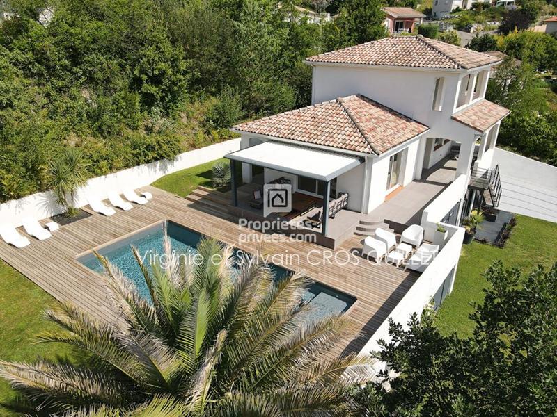 Maison - 188 m² - 7 pièces