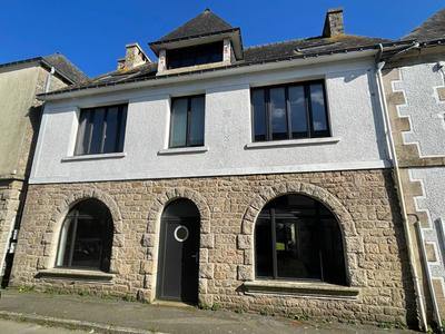 Maison - 310 m² - 9 pièces