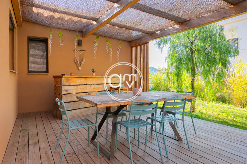 Villa - 331 m² - 8 pièces