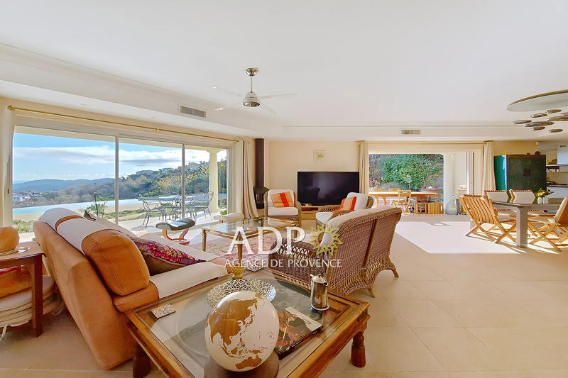 Maison - 212 m² - 5 pièces