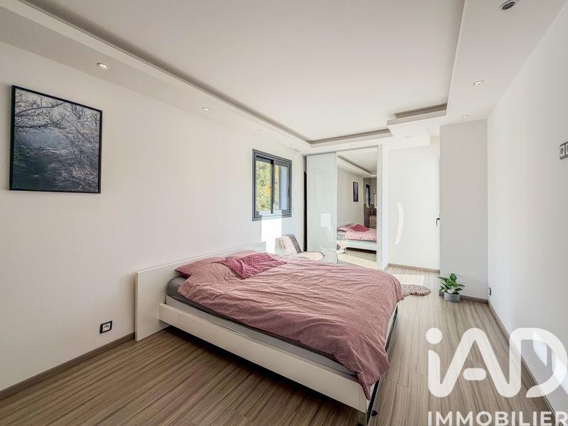 Maison - 285 m² - 10 pièces