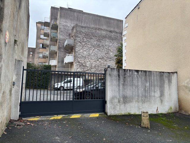 Parking / Garage - 11 m²