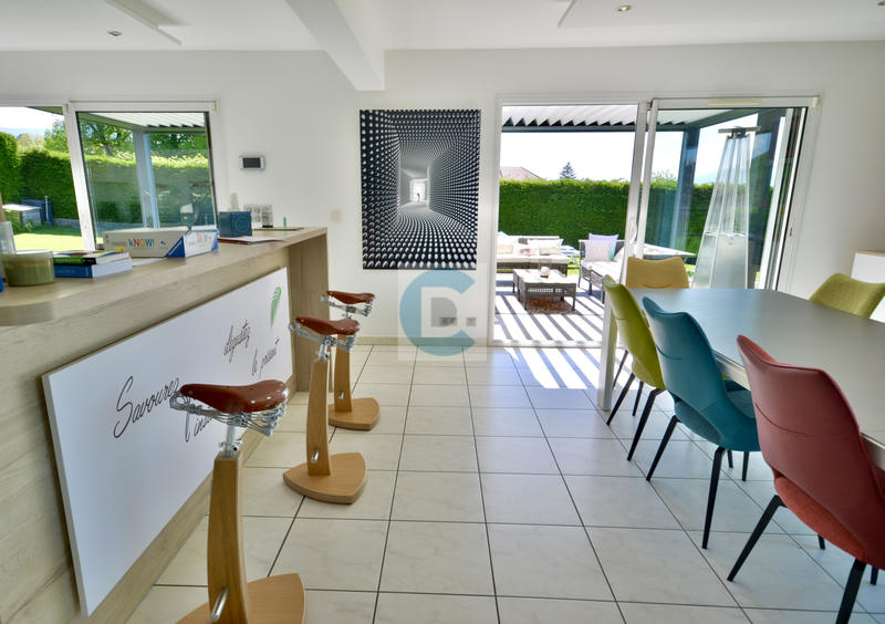 Maison - 228 m² - 8 pièces