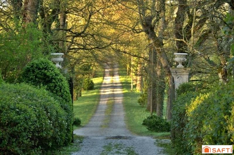 Maison - 410 m² - 10 pièces