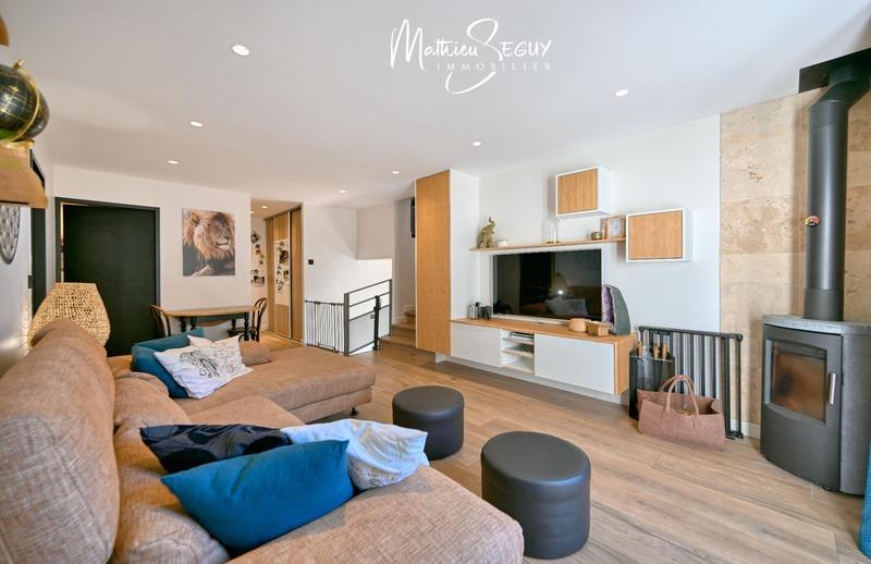 Maison - 216 m² - 8 pièces